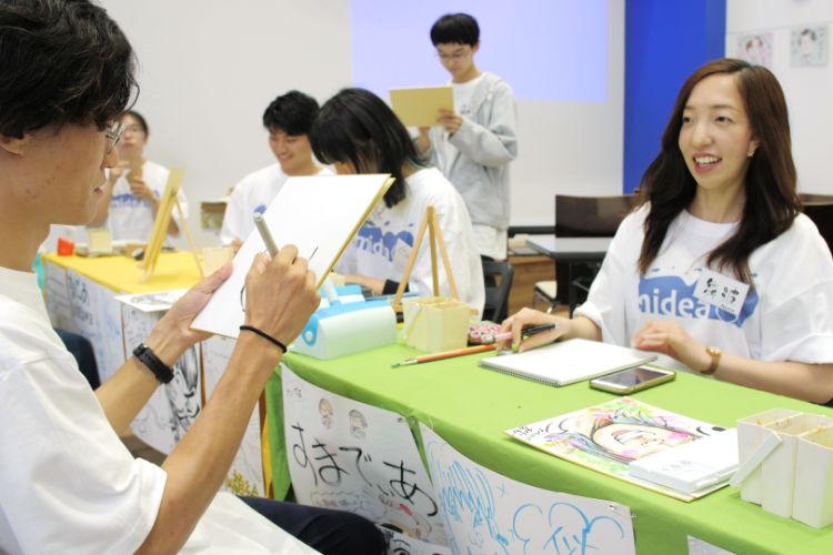 在学中に得たスキルを学園祭で発揮する学生