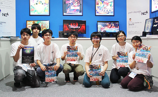 東京ゲームショウに出展する学生たち